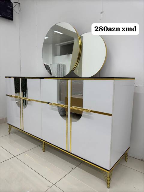 Ağ rəngli, qızılı detallar ilə dizayn olunmuş bufet/konsol güzgü — Baku