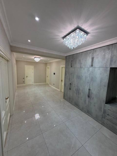 İcarəyə verilir 4 otaqlı yeni tikili 250 m² — Bakı