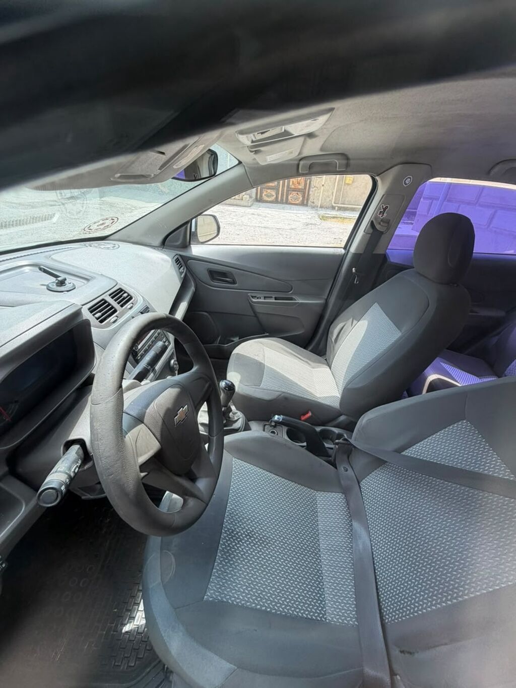 Chevrolet Cobalt sedan – ağ rəng, 4 qapı, ön ötürücülü. - Sürətlər