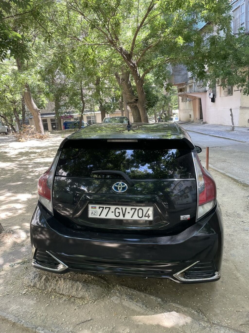 Toyota Aqua hibrid hetçbek - Korpus: 5 qapılı, qara rəng - Mühərrik — Avto, Bakı (5)