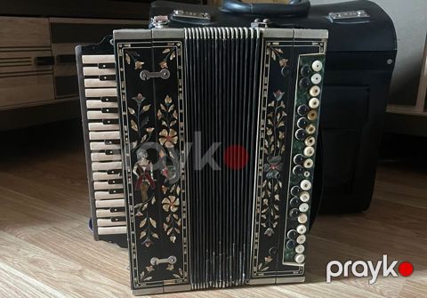 Akkordeon – dekorativ naxışlı, klaviaturalı və düyməli model - — Bakı