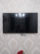 Divara quraşdırılan düz ekran televizor - Ekran ölçüsü: təxminən — TV və video texnikası