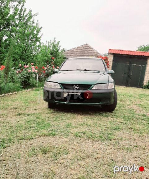 Opel Vectra: 1.8 l | 1996 il Sedan