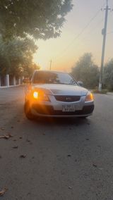 Kia Rio: 1.4 l | 2005 il Hetçbek — Cars