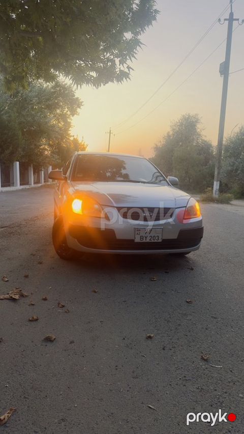 Kia Rio: 1.4 l | 2005 il Hetçbek