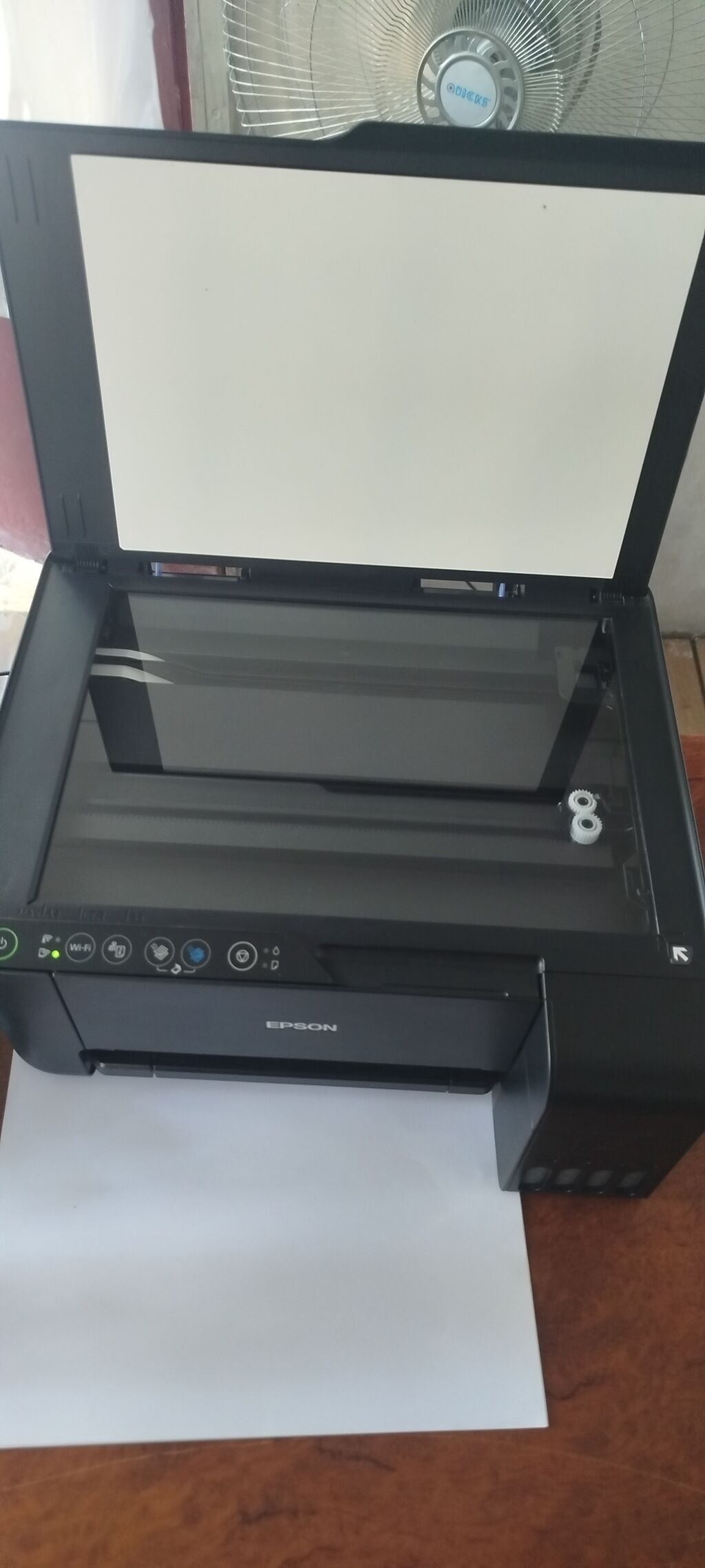 Epson çoxfunksiyalı printer-skanner-kopiya cihazı. Şəkillərdə görünən