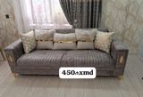 Boz rəngli üç nəfərlik divan - Yumşaq velur tipli parça üzlük, toxuma — Sofas