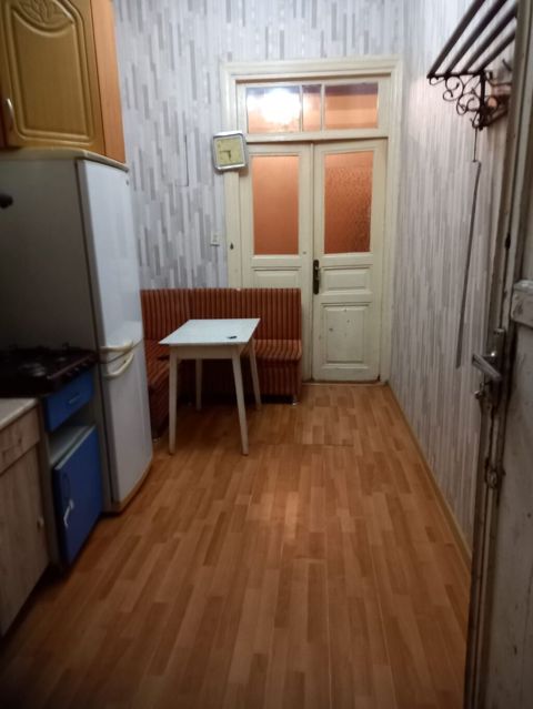 Tramatologiyanin yaninda 1 otag menzil kiraye verilir. umumi heyetdi — Esya
