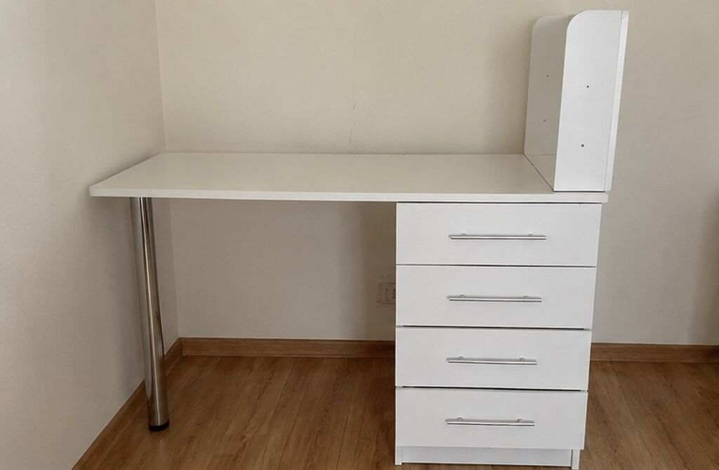 İşlənmiş, Manikür üçün masa, Güzgüsüz — Ofis mebeli, Bakı (2)