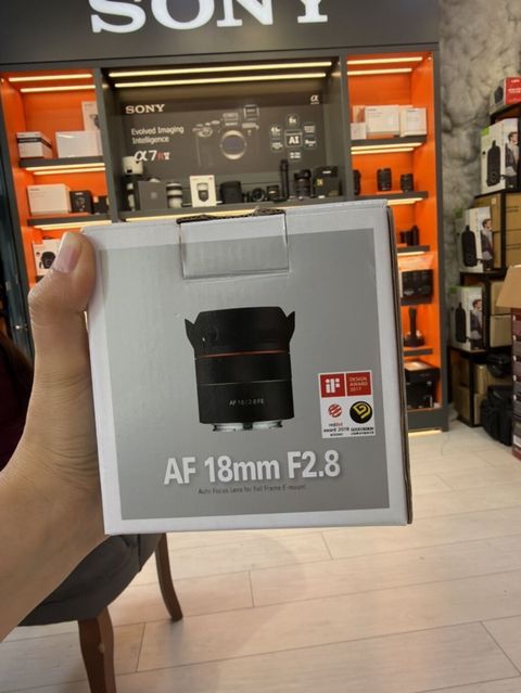 Samyang AF 18mm F2.8 FE obyektivi - Tam kadr Sony E-mount kameralar — Obyektivlər