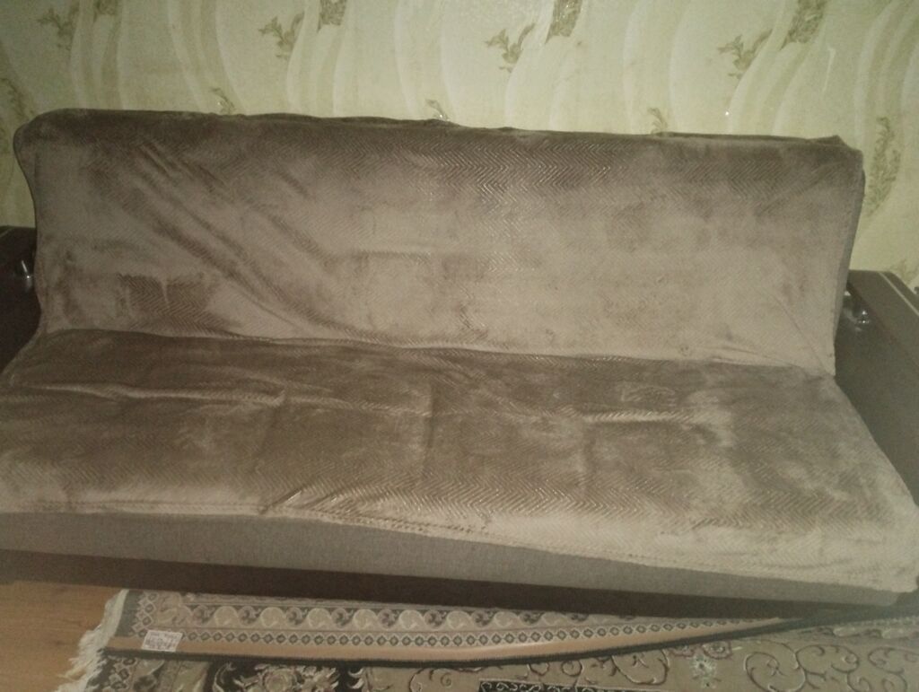Qəhvəyi rəngdə açılıb-yığılan divan - Rəng: tünd-bej/qəhvəyi -