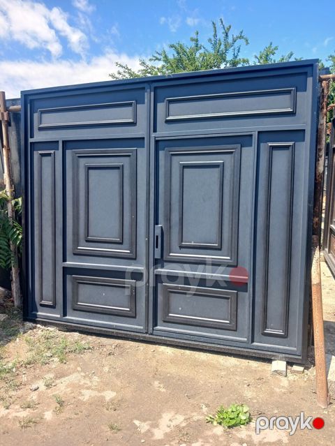 İkiqanadlı dəmir darvaza - Material: qalın metaldan hazırlanmış
