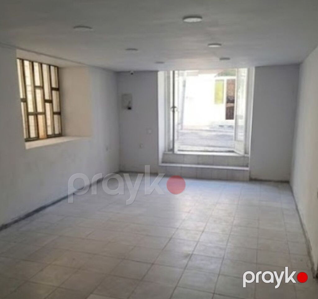 Obyekt – küçəyə çıxışı olan, vitrinli 30 kvatrat. Tualeti. Suyu — Daşınmaz əmlak, Bakı (8)
