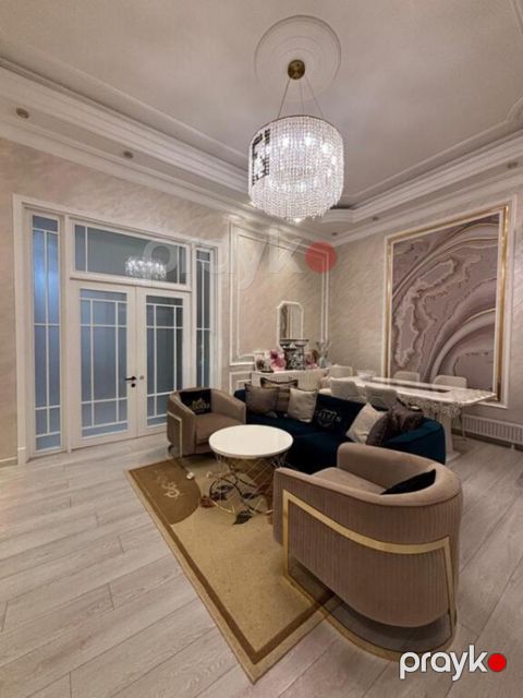 Satılır 3 otaqlı köhnə tikili 120 m²