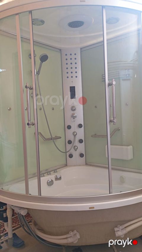 Duş kabini satılır təcili hec bir prablemi yoxdu unvan Binə