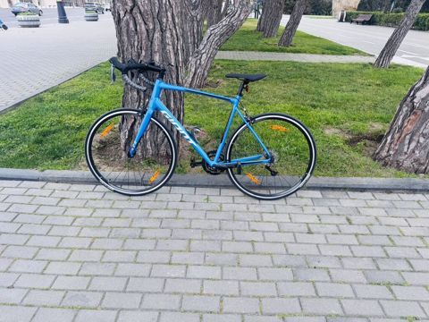 Yol velosipedi – Giant marka - Çərçivə: yüngül yolla gediş üçün — Bakı