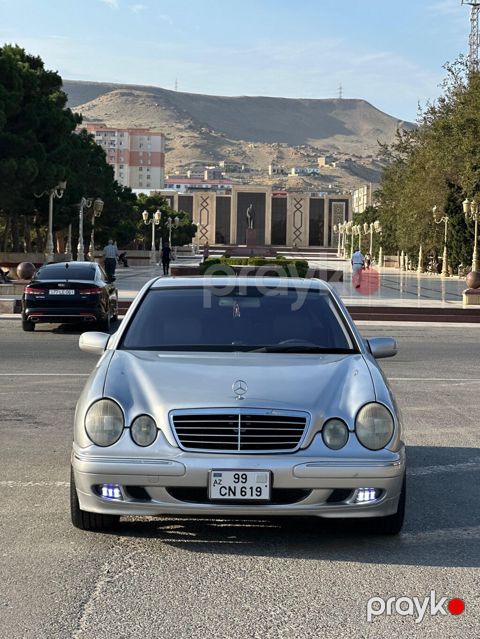 Mercedes-Benz E 320: 3.2 l | 2002 il Sedan — Bakı