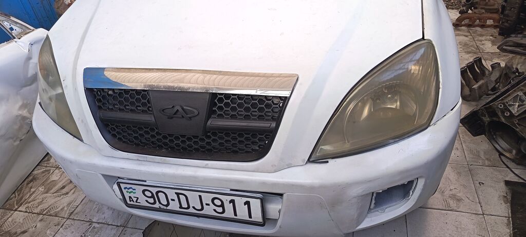 Chery Tiggo (arxa qapıda “CHERY TIGGO” yazısı görünür), ağ rəngli — Avtomobillər, Masazır (5)