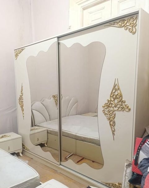 Dolab satılır 2,50/2,10 Əla veziyyətdə qiymət 240 azn Ünvan