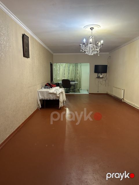 İcarəyə verilir 3 otaqlı köhnə tikili 120 m²