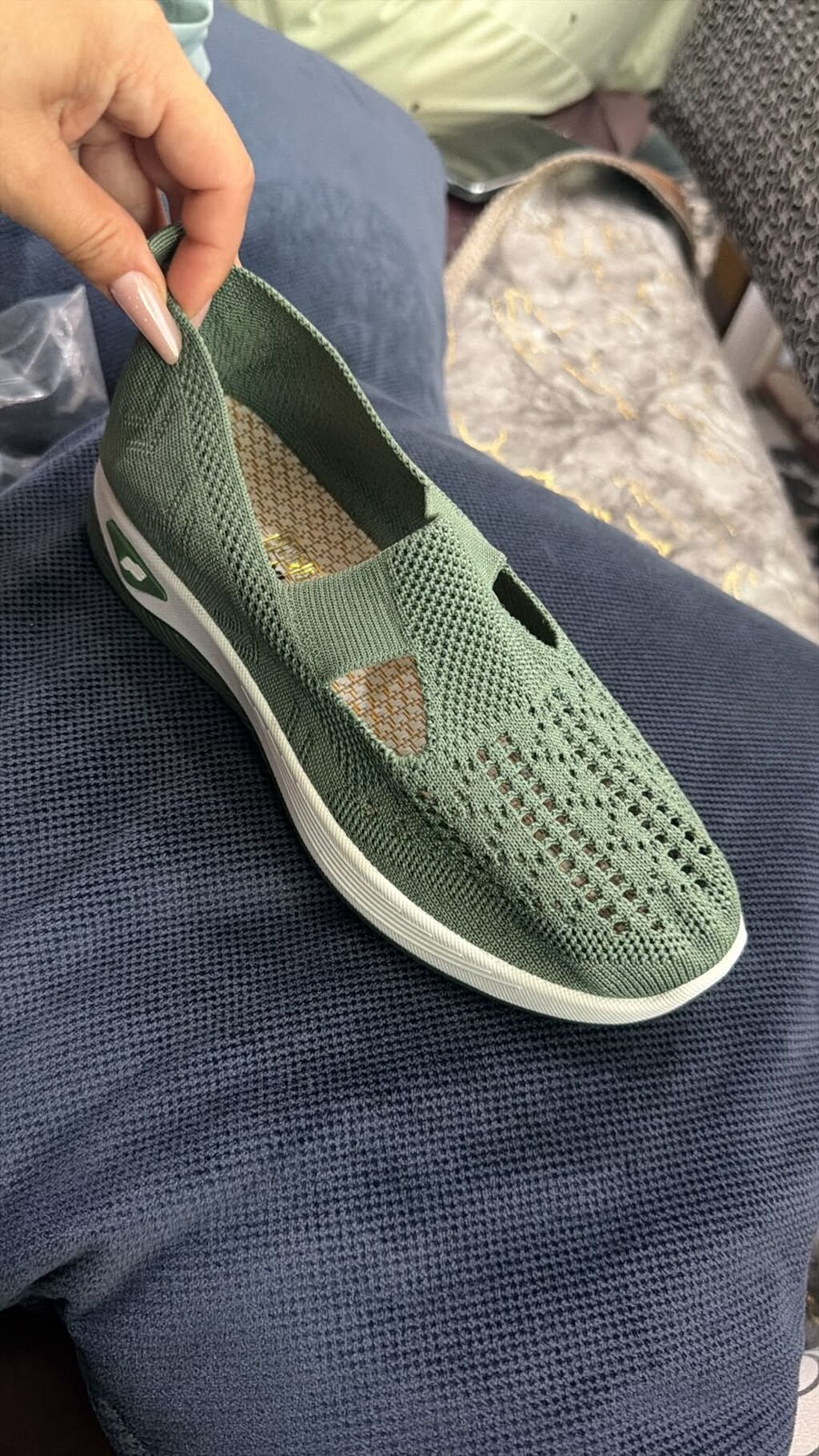 Qadınlar üçün nəfəsalan slip-on ayaqqabı - Rəng: zeytun-yaşıl - Üst