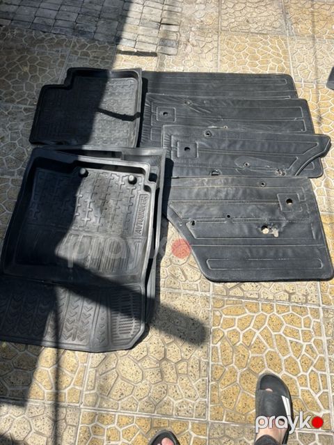 Avtomobil üçün rezin ayaqaltılar dəsti - Material: qalın elastik rezin