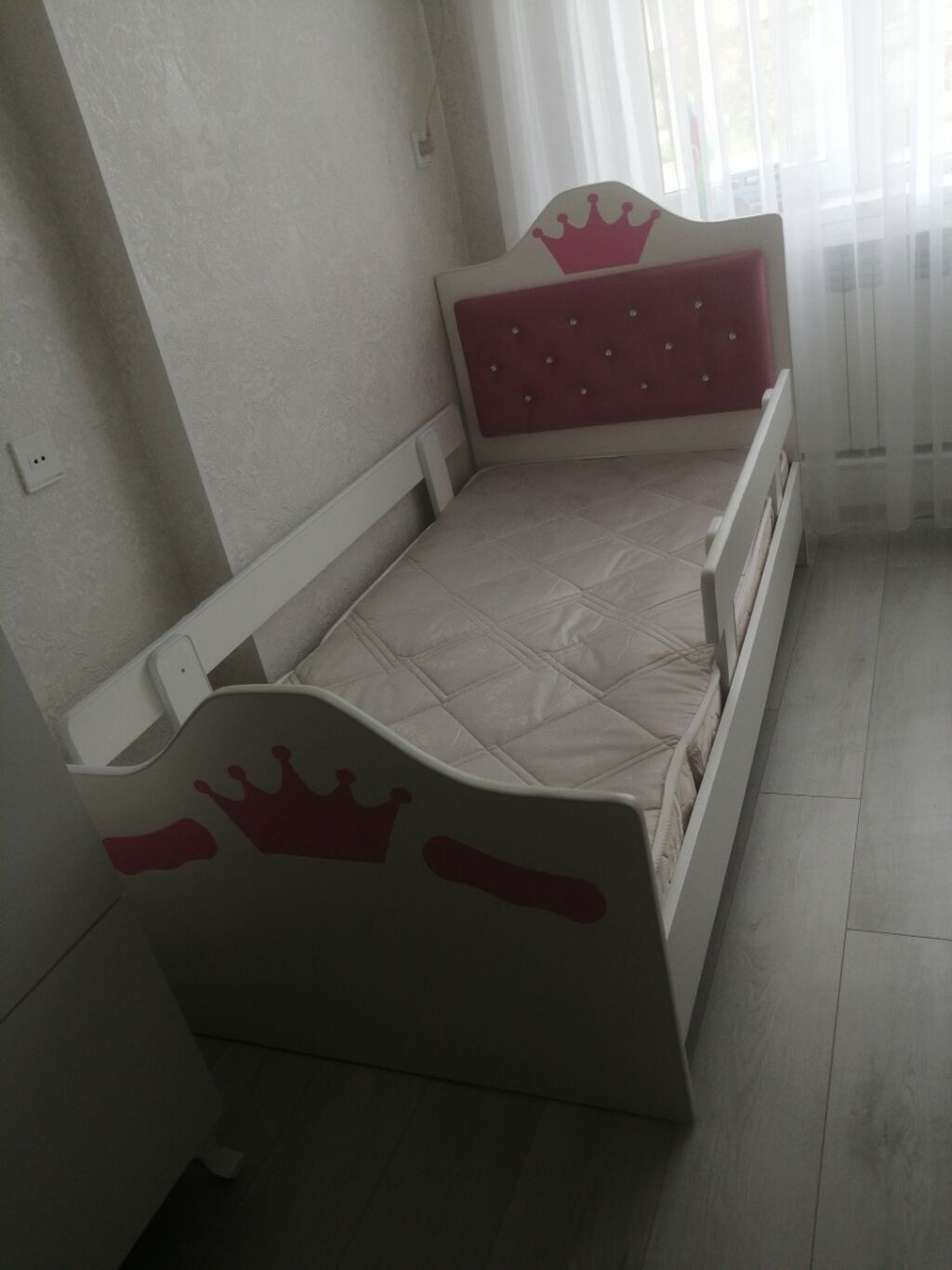 Uşaq çarpayısı "Princess" dizaynı – ağ gövdə, çəhrayı vurğular