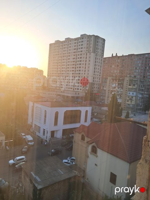 Satılır 3 otaqlı köhnə tikili 85 m²