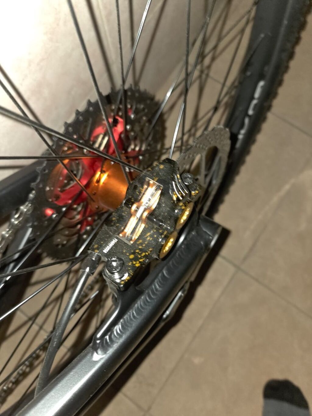 Velosiped 1 ay əvvəl 1.500 ₼ alınıb TƏCİL SATILIR ONA GÖRƏ 800 ₼ — Dağ velosipedləri, Masazır (6)