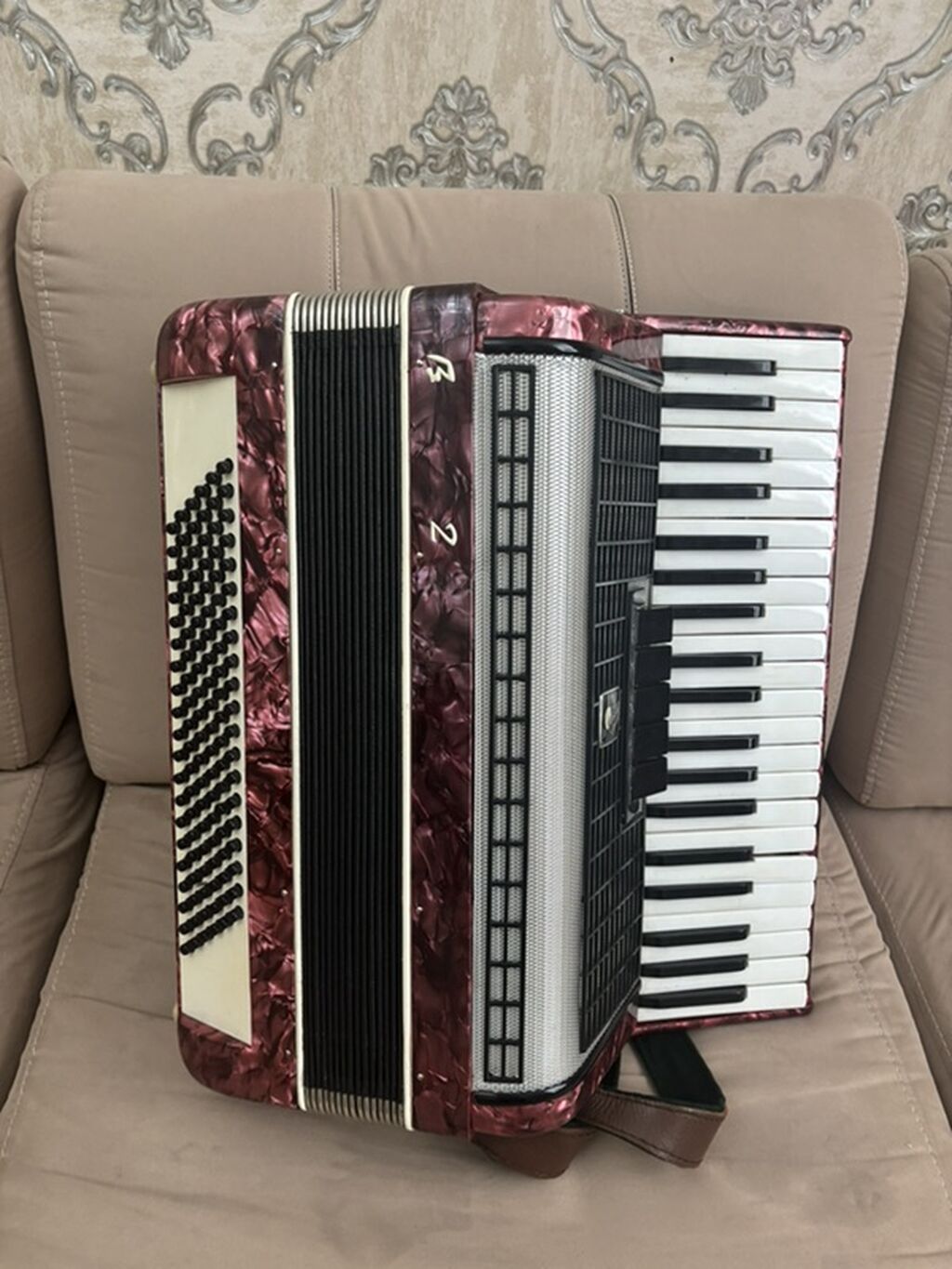 Pianino klaviaturalı akkordeon - Korpus: şabalıd-şərab rəngli “nacre” — Mallar, Bakı (3)