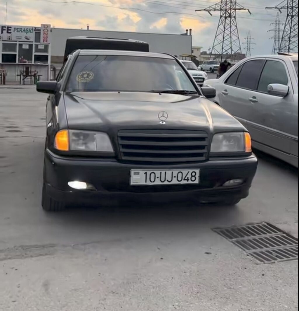 Mercedes-Benz C-Class: 1.8 l | 1995 il Sedan