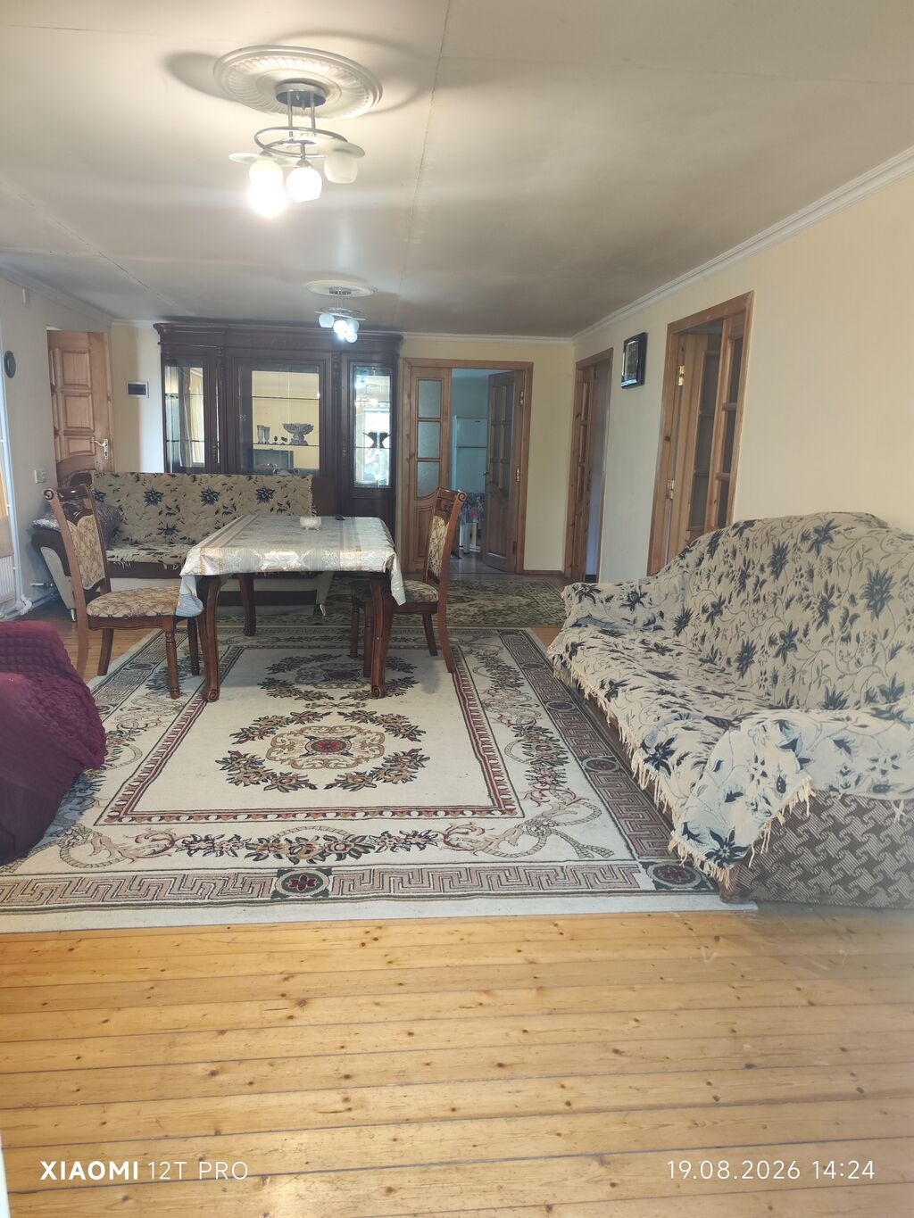Qusar şəhərində, Xıdır restoranı ilə üzbəüz yerləşən iki mərtəbəli ev — Daşınmaz əmlak, Qusar (4)