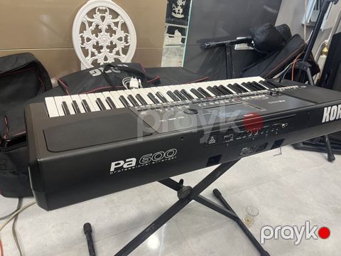 Korg pa 600 yaxşı vəziyyətdədir qiymətdə razılaşmaq olar Korg pa x2