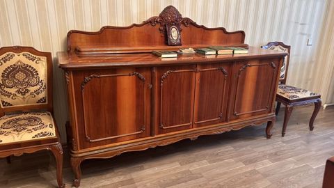 Klassik Agac Kamot satilir Uzunluq 1,97 Eni 60 sm Giymeti 120 azn
