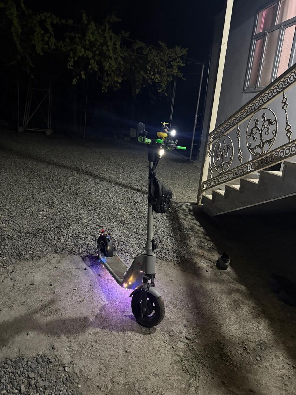 İşlənmiş Elektrik samokat 10", 251 - 350 Vt, 26 - 35 km/s, Ünvandan götürmə