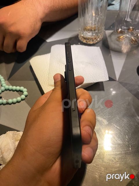 IPhone 15, Qara