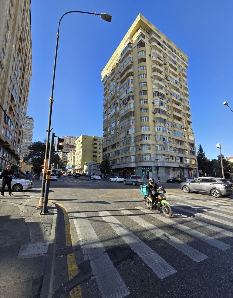 650 m² Əla təmirli obyekt satılır — Объект
