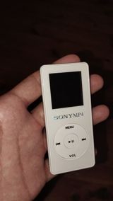 Mahnı, video, səs yazmaq, oyun və bir neçə funksiyası var 4 gb yaddaş — Mallar