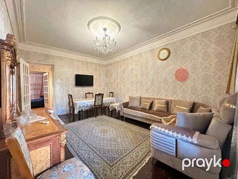 Satılır 2 otaqlı köhnə tikili 90 m²