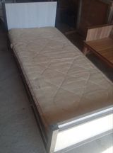 Tək nəfərlik çarpayı və döşək dəsti - Ölçü: təxmini 90x200 sm (tək — Furniture