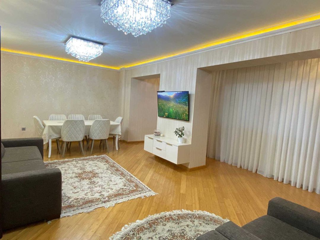 Satılır 3 otaqlı köhnə tikili 115 m² — Mənzil, Bakı (2)