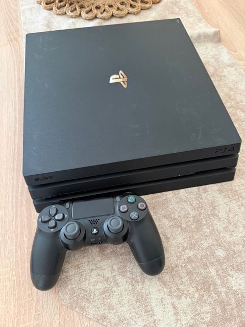 Playstation 4 slim 1TB — Gaming consoles
