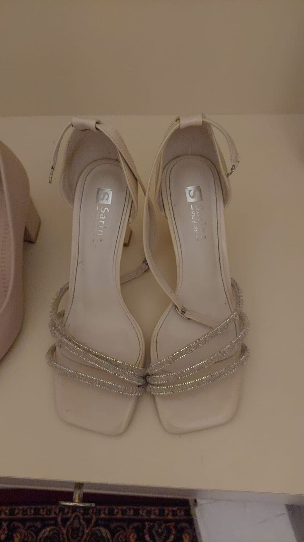Brend: Sarina Model: Açıq burunlu qadın sandal Rəng: Açıq bej/krem — Şəxsi əşyalar, Sumqayıt