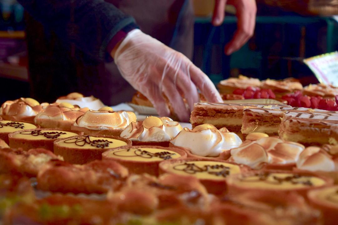 Şirniyyatçı köməkçisi tələb olunur — Vakansiyalar, Bakı