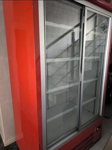 Su soyuducusu 799 Azn.Ölçü 110x200x80 sm. Tam işləkdir. Ünvan
