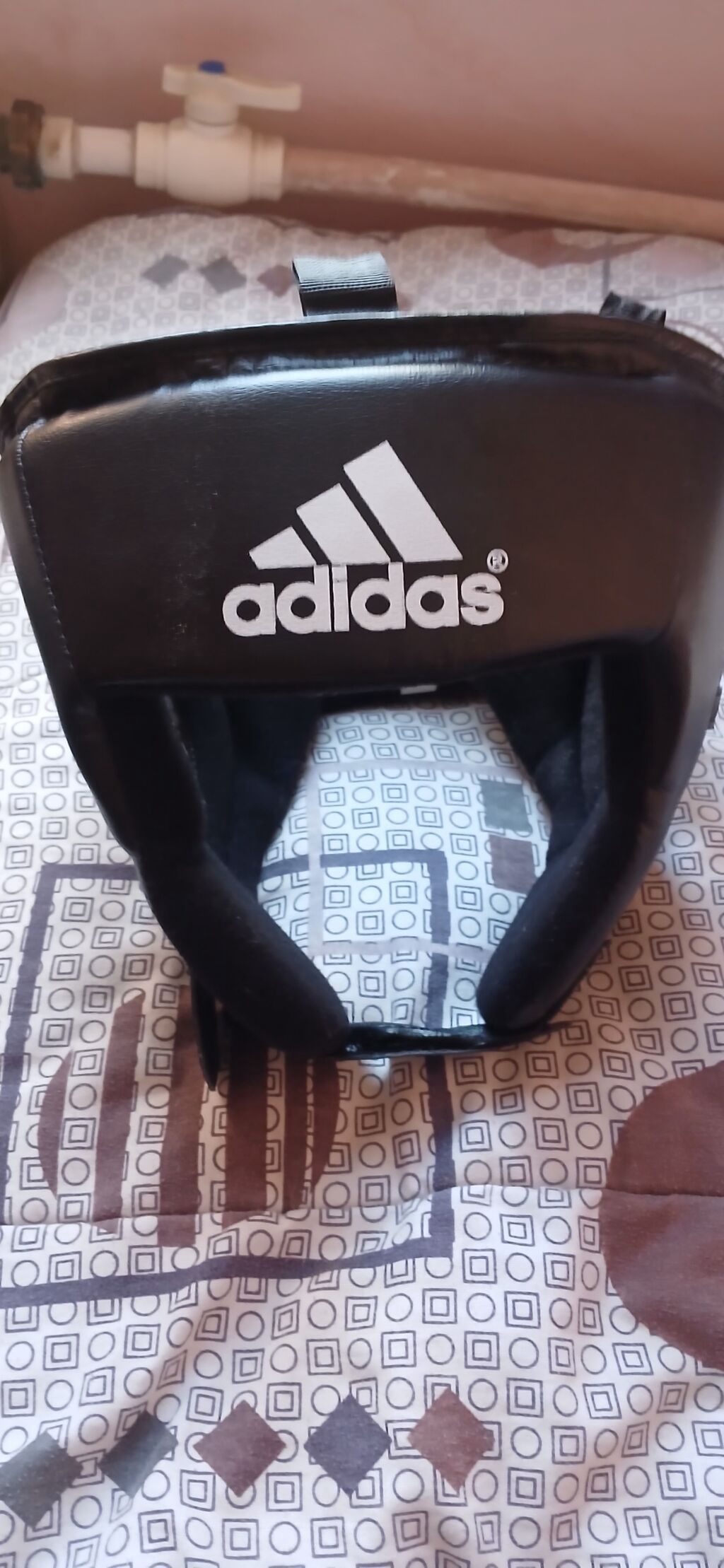 Adidas boksyor baş qoruyucusu + Venum ayaq/sinir (shin) qoruyucuları