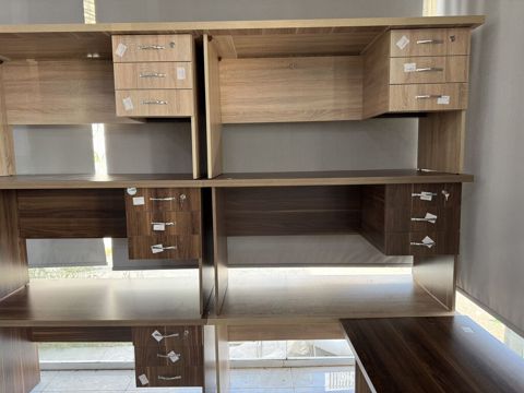 Yeni, İşçi üçün, Dördbucaq masa — Ofis mebeli