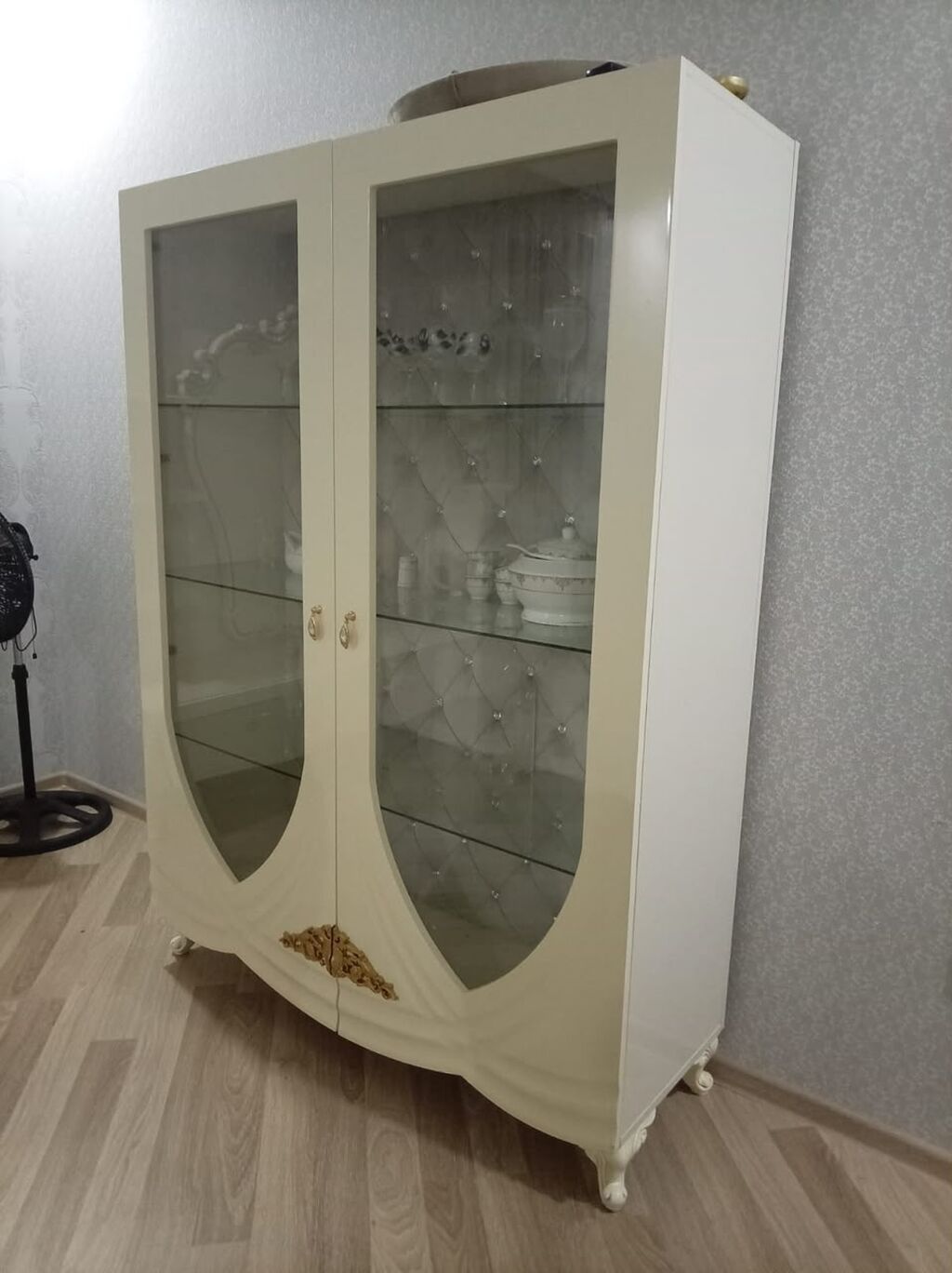 Klassik üslubda yemək otağı mebelləri dəsti Dəst tərkibi: - Yemək — Mebel, Qobu (2)
