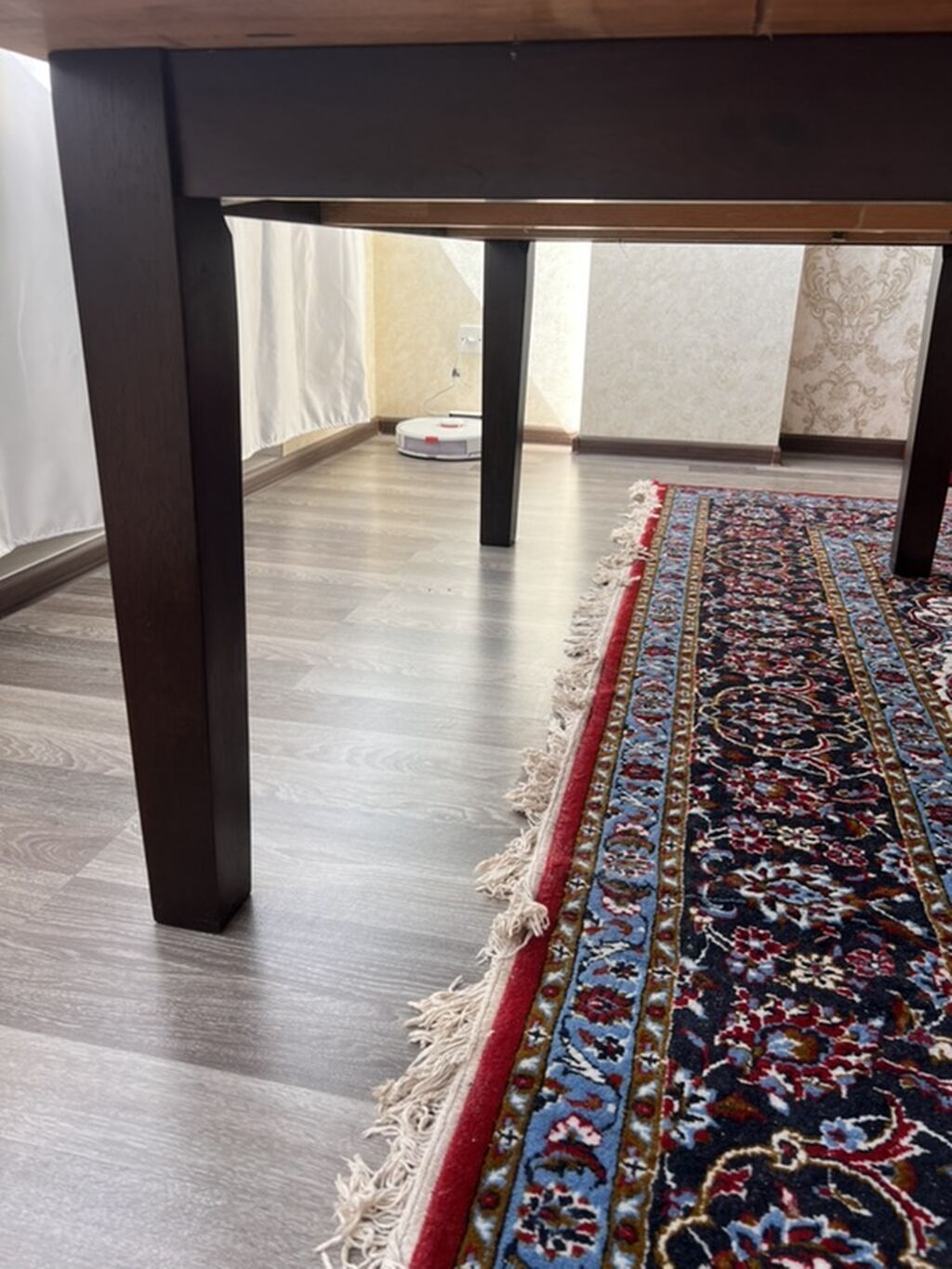 Qara-qəhvəyi rəngdə, massiv ağacdan hazırlanmış açılıb-bağlanan masa — Masalar, Bakı (3)