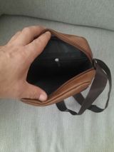 Kişi çiyin çantası – JINGPIN brendi Ölçü: 17 × 10 × 22 sm Material — Elektronika